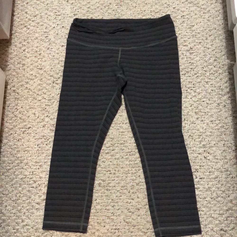 Lululemon wonder under crop